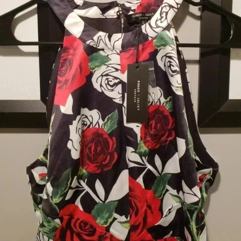 Romeo & juliet dress - Picture 2 of 3